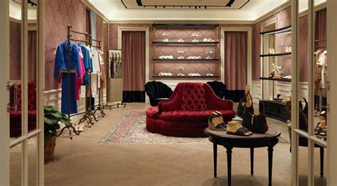 gucci store naples.